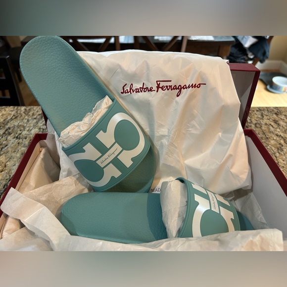 NIB Salvatore Ferragamo Groovy Rubber Slides Teal with White Logo - Picture 2 of 6